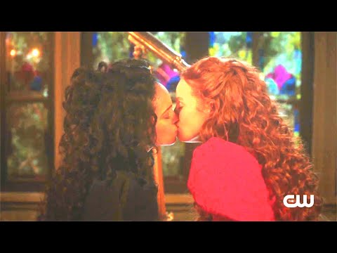 Riverdale 6x04 / Kiss Scenes - Abigail and Thomasina ( Madelaine Petsch and Vanessa Morgan )