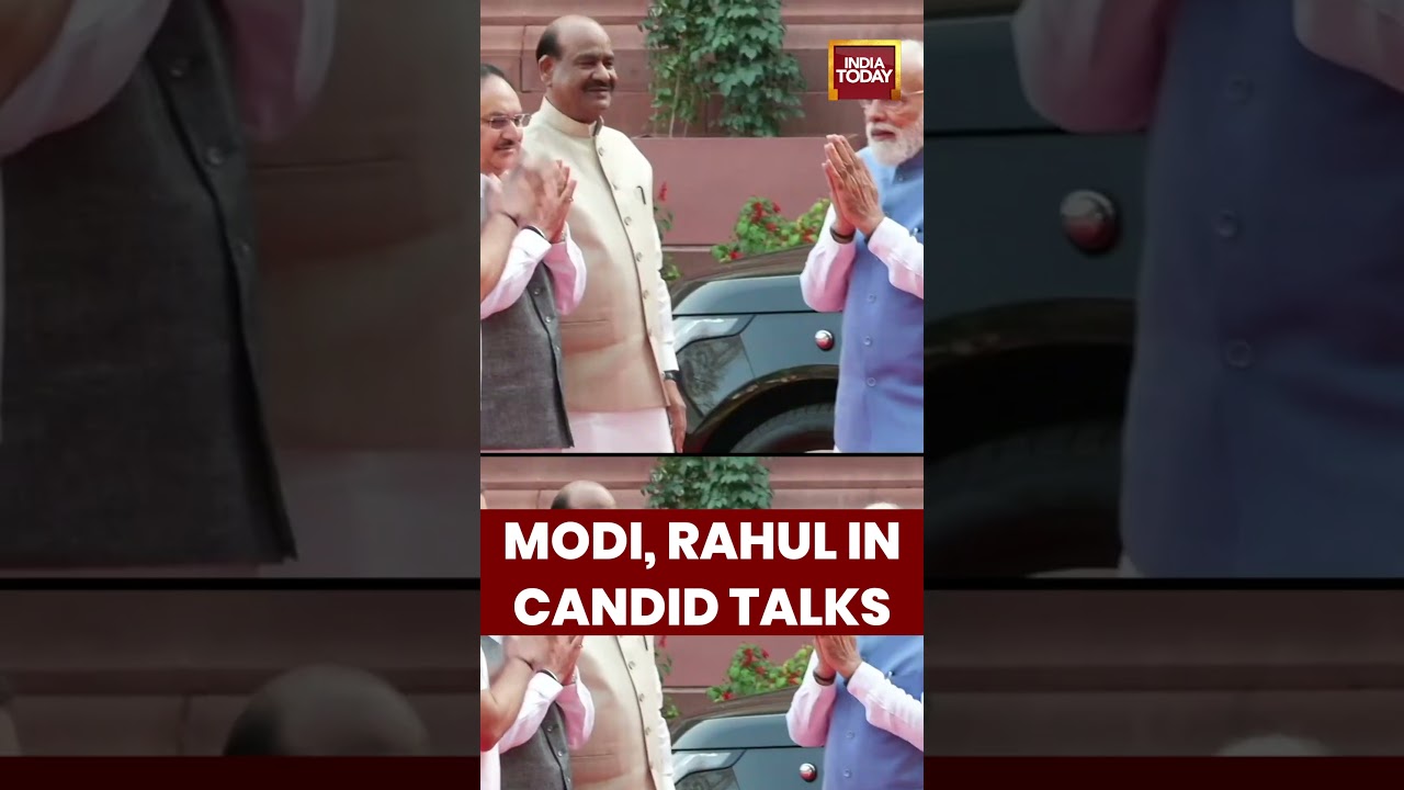 PM Modi & Rahul Gandhi Share Candid Talks During Jyotiba Phule Tribute Event in Parliament