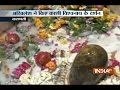 CM Akhilesh Yadav with wife Dimple Yadav offers prayers at the Kashi Vishwanath temple in Varanasi