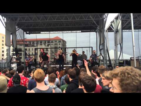 Big D & The Kids Table skank pit (Skate & Surf 2015)