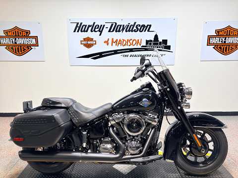 2026 FLHC Harley-Davidson® Heritage Classic Vivid Black Black Laced Wheels