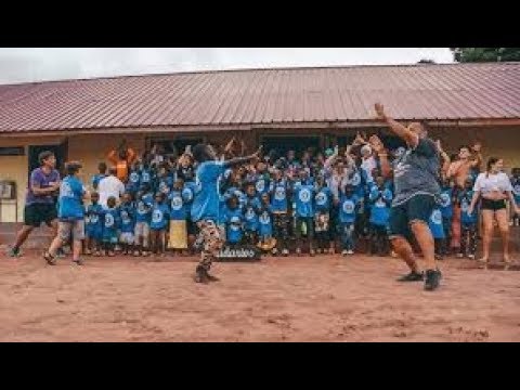 La Murga Desbocados canta a Solidarios Canarios