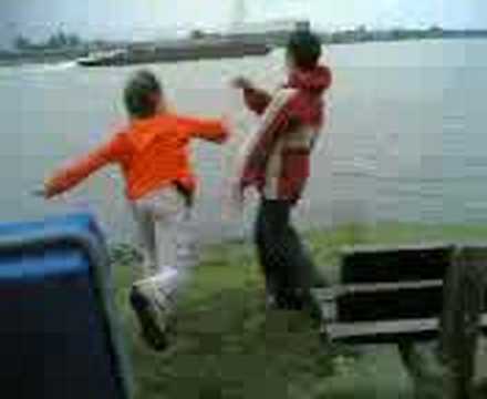 Vecht Filmpje (blooper) Sloeg echt  ;)