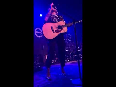 Candles — Cassadee Pope (Hey Monday) 30/09/2018