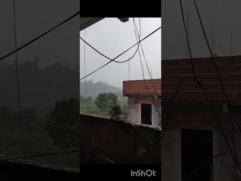 Chuva, com ventos fortes em Aurelino Leal Bahia.