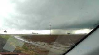 preview picture of video 'Lubbock april 16th 2009 - Wall cloud rotation'