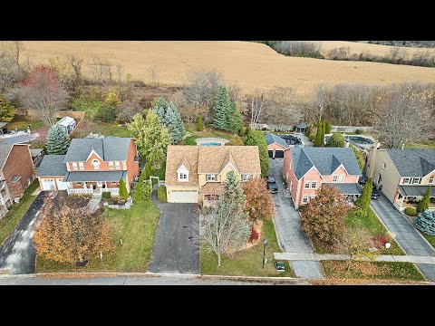 39 Bolton Dr, Uxbridge