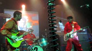 Man Or Astroman - Aunt's Invasion (shadowy men on a shadowy planet cover)