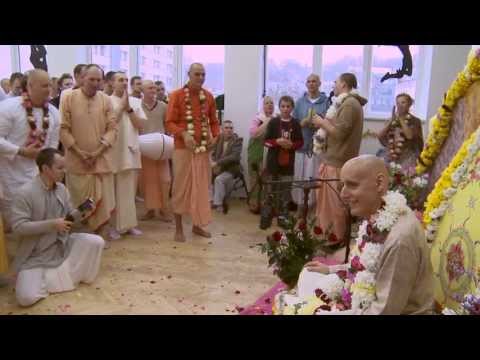 2012.11.03. Vyasa Puja -5- Guru Puja HG Sankarshan Das Adhikari Kaunas Lithuania