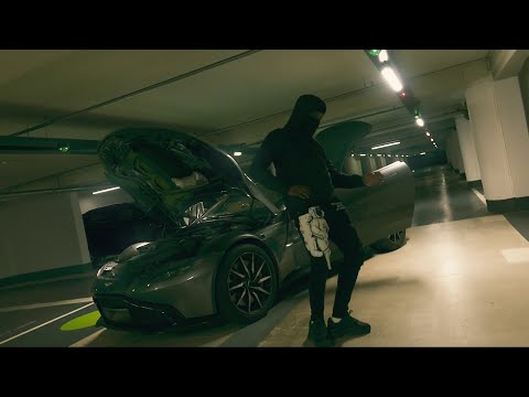 Video thumbnail for ASTON MARTIN VALKYRIE