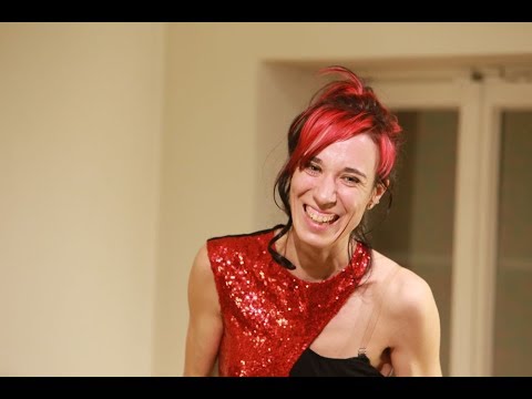 Woman in Red Ruth Maria Rossel Cello Mozarthaus Augsburg Konzert Interview