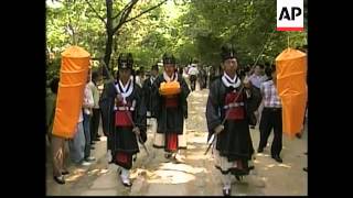 Download lagu Parade tersebut merekonstruksi kemegahan Dinasti Chosun. mp3