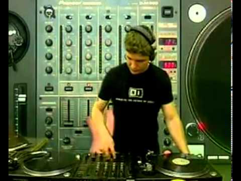 22:30:00 - Flat @ RTS.FM Moscow Studio - 04.03.2010: DJ Set