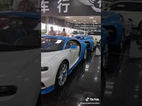 Man in Dubai pulls up in a Bugatti while listening to “Bugatti” ???????? ????