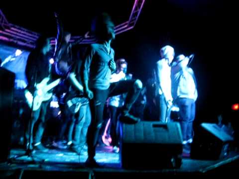 Abandon All Ships Consert Live