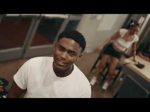 30 Ave- Hi Hello Ft. SaVV & E3