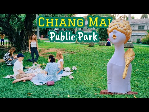 Passeio a pé por Chiang Mai - Uma caminhada até o Parque Público Nong Buak Haad em uma noite encantadora