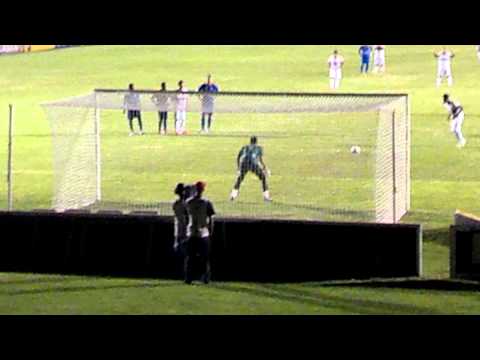 Gol de Francis (penalti) aos 26 do 2o. tempo: São Caetano 0 x 1 Botafogo