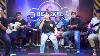 Download lagu Esa Risti Lungo'o Story Wa mp3 Download lagu Esa Risti Lungo'o Story Wa mp3