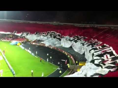 "Santafe La Bandera Mas Grande" Barra: La Guardia Albi Roja Sur • Club: Independiente Santa Fe