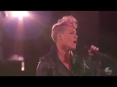 Kelly Clarkson & P!nk at the 2017 AMAs