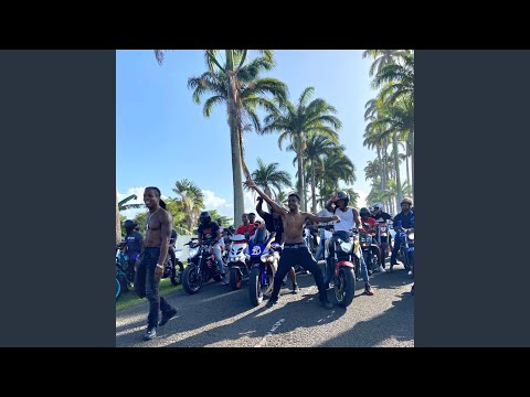 Moto (feat. Gucci C)