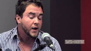Eli Young Band Perform &#39;Crazy Girl&#39; Acoustic