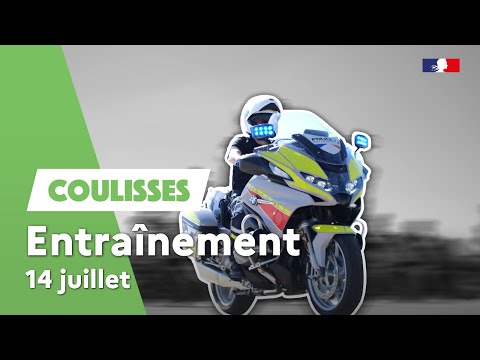14 juillet, au cœur de l'entraînement des policiers motocyclistes ! 👮‍♂️🇫🇷