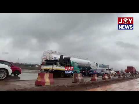 Gridlock on the Accra-Tema motorway following a fuel tanker accident on the stretch. #JoyNews