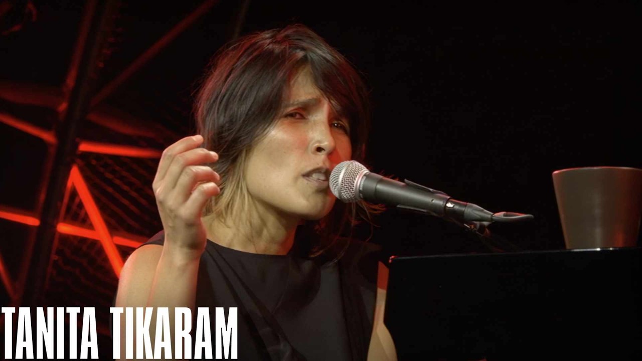 Miniature de la vidéo Tanita Tikaram - Dust On My Shoes (Live at AVO Session, Basel, 2011) du film Tanita Tikaram: AVO Session, Basel