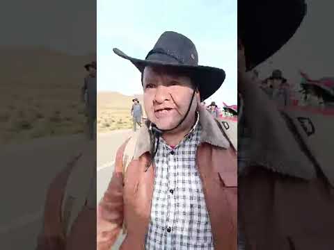DESDE CALAMARCA, MAESTROS URBANOS MARCHAN A LA PAZ EXIGIENDO EL INCREMENTO SALARIAL