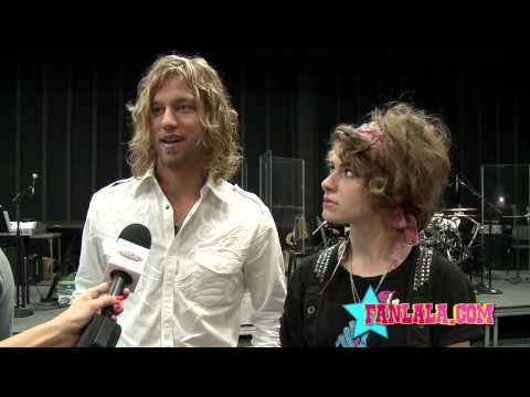 American Idol's Casey James & Siobhan Magnus Hit the Road!