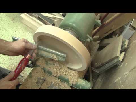 The Woodpecker Ep 104 - I turn a wooden plate to clean my sawblades