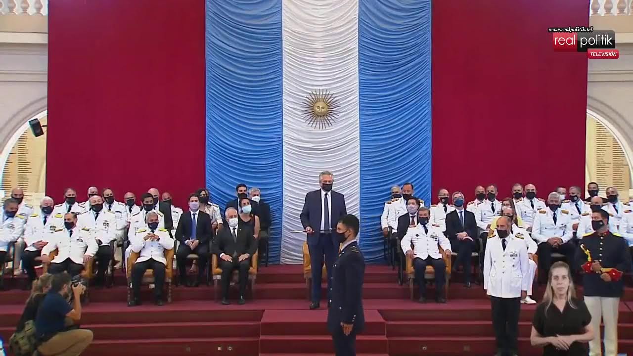 Alberto Fernández encabezó la ceremonia de egreso de subtenientes y guardiamarinas de las FFAA