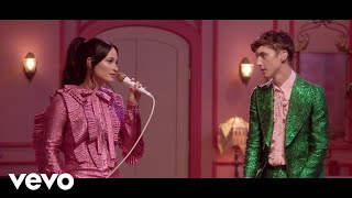 Kadr z teledysku Glittery tekst piosenki Kacey Musgraves & Troye Sivan