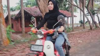 Download lagu Cewe cantik naik honda c70 #ANJAY mp3