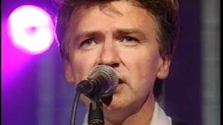 Neil Finn - Cold Live at the Chapel - Distant Sun (7/11)