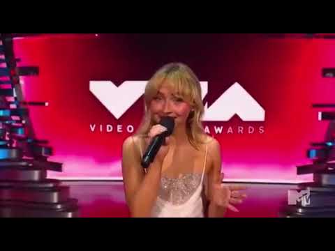 Sabrina Carpenter presenting TXT & Anitta's performance at the VMAs 2023.