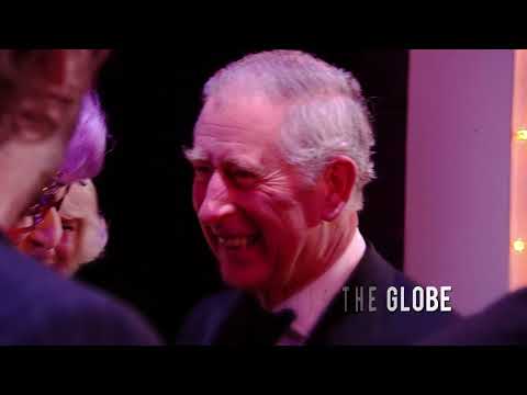 Αναδρομή στη Royal Variety Performance [Βασιλική παράσταση ποικιλιών], που διοργανώνεται από το 1912 υπέρ του φιλανθρωπικού ιδρύματος των καλλιτεχνών και καλλιτέχνιδων του βαριετέ. Τα πλάνα από διαφορετικές δεκαετίες δείχνουν ότι το πρόγραμμα έμεινε ετερόκλητο: τραγουδιστές και τραγουδίστριες, κωμικοί, χορευτές, χορεύτριες και ακροβάτες στην ίδια βραδιά.