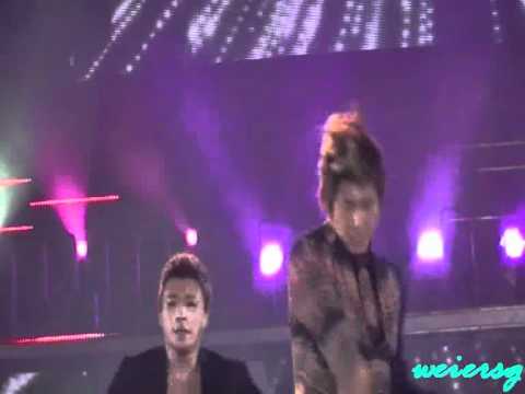 120407 KMW 2012 in Bangkok - Dong Bang Shin Ki Singing Rising Sun (YunHo)