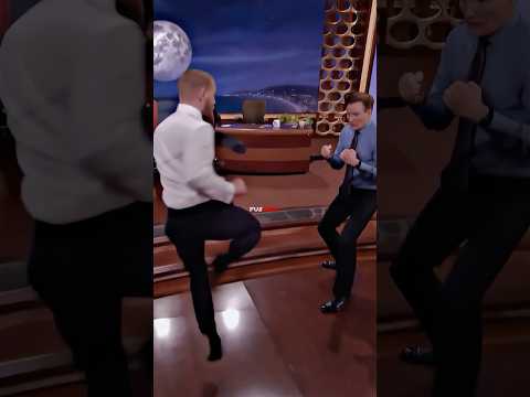 Conor McGregor Sfoggia Un Calcio Pazzesco