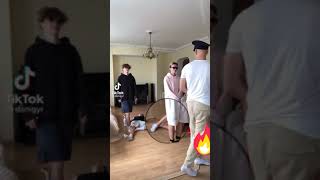 【パンチラ】コケるさきにズームイン