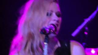 Avril Lavigne - Falling fast - Ao vivo em Brasilía