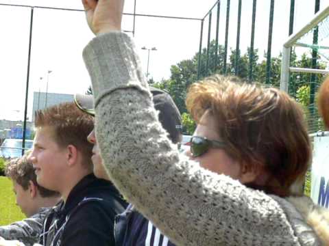 Sven scoort vanuit vrije trap - Vrone B1 - 2009 - toernooi bij KSV Roeselare