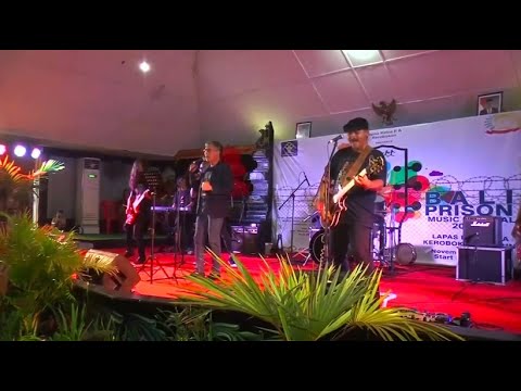 Band competition for prisoners