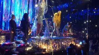 Miley Cyrus & The Flaming Lips - Lucy In The Sky With Diamonds HD