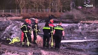 preview picture of video 'Brandweer redt jongen (10) uit drijfzand in Borne'