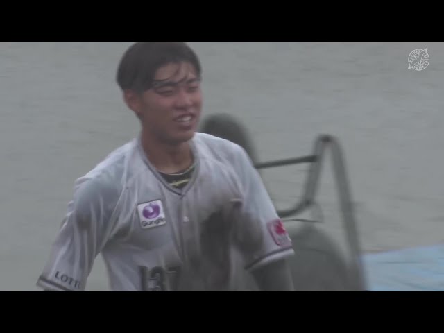 【ファーム(ノーゲーム)】マリーンズ・富山紘之進が降りしきる雨の中でパフォーマンスを披露!! 2025年7月16日 千葉ロッテマリーンズ 対 埼玉西武ライオンズ