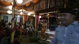 Download lagu Lagu Bali 'Ngiah Ngiuh' di resepsinya komir mp3