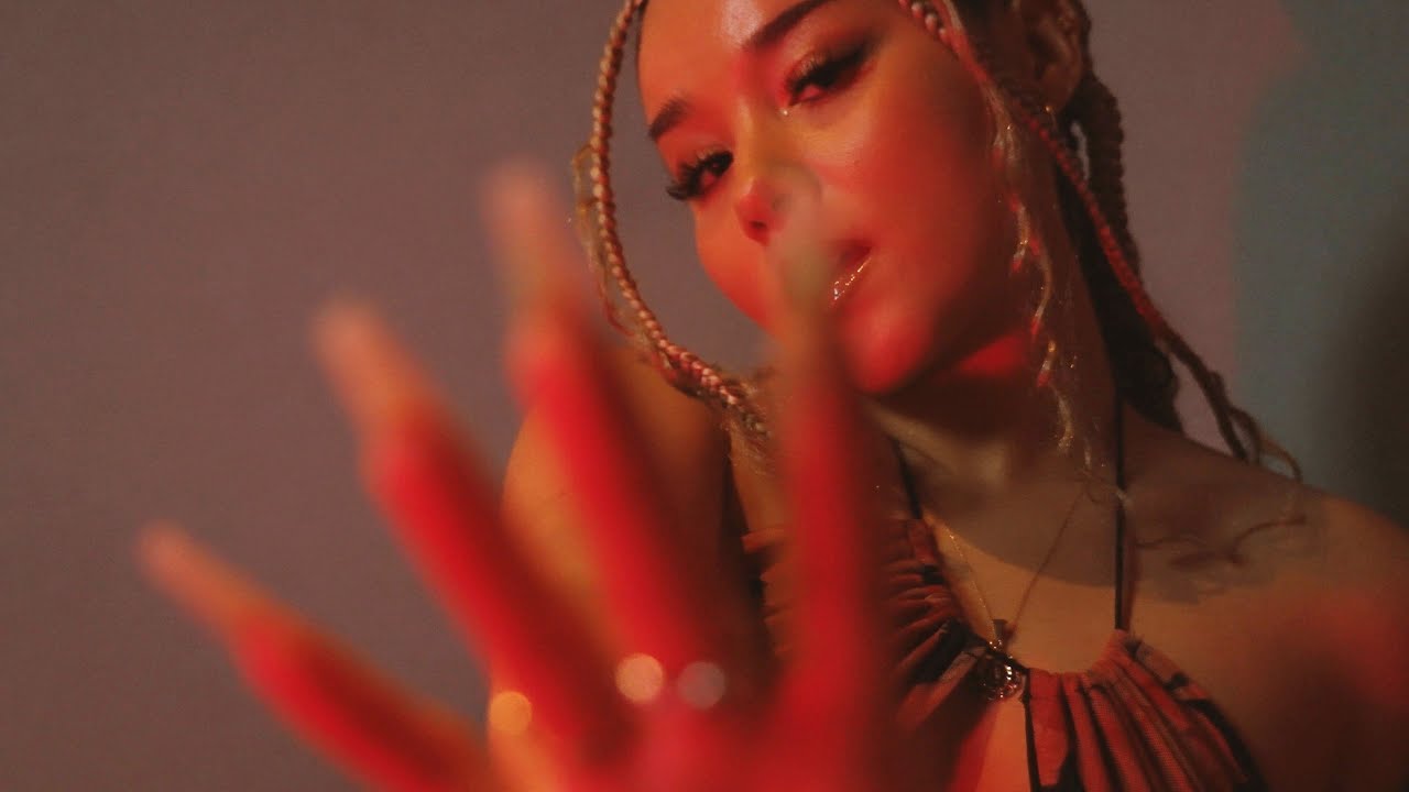 HEINY - Talk To Me (Official Video)